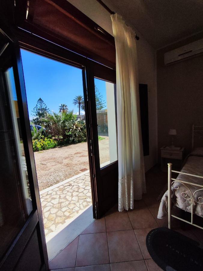 Bed and Breakfast Casolare Nelle Saline Торре-Нубия Экстерьер фото