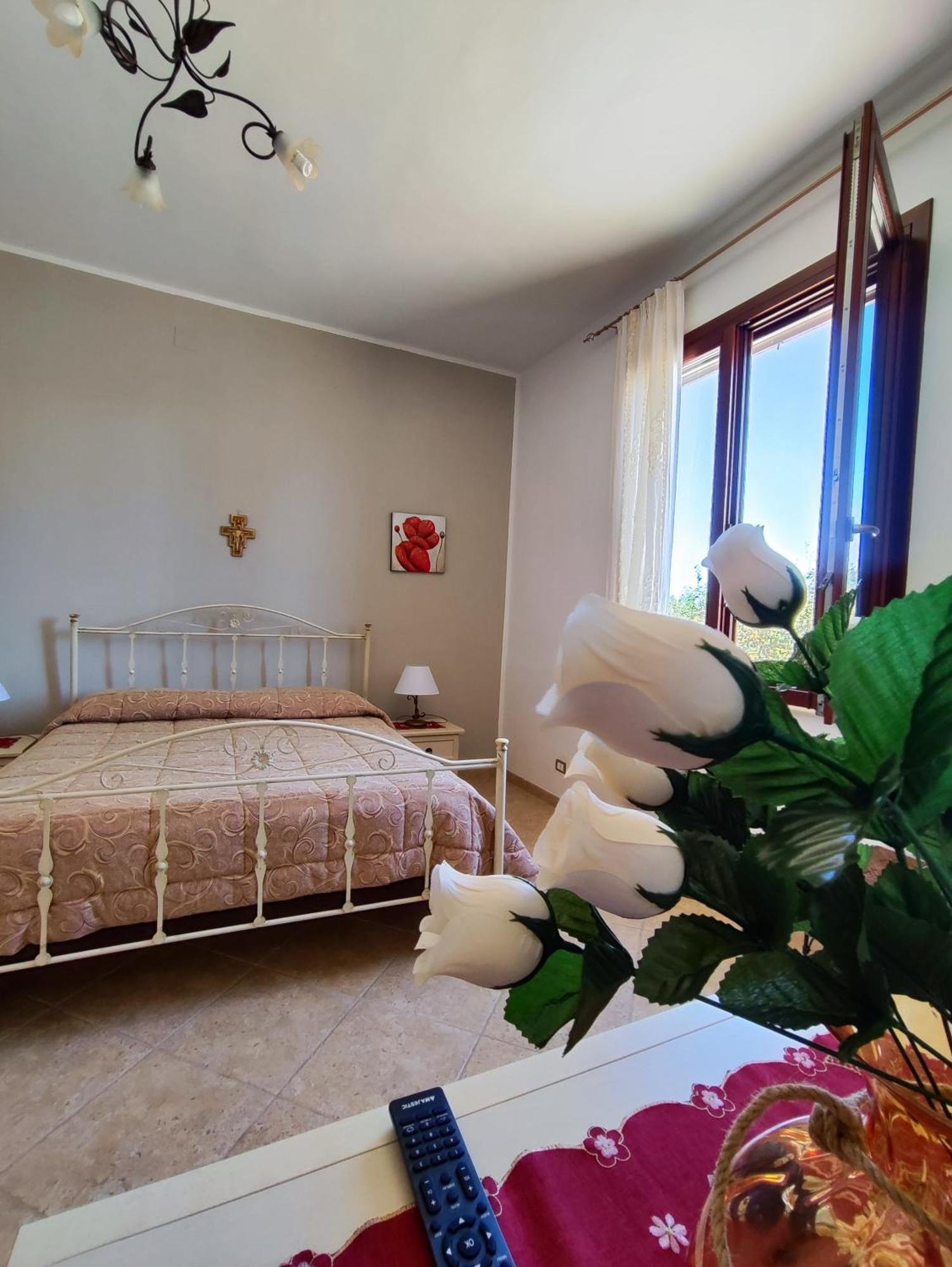 Bed and Breakfast Casolare Nelle Saline Торре-Нубия Экстерьер фото