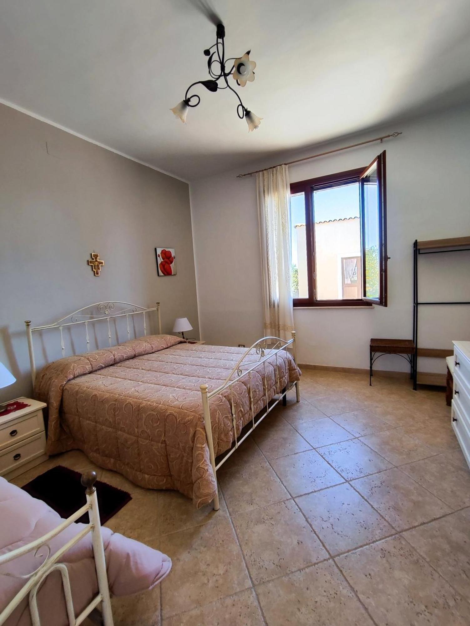 Bed and Breakfast Casolare Nelle Saline Торре-Нубия Экстерьер фото
