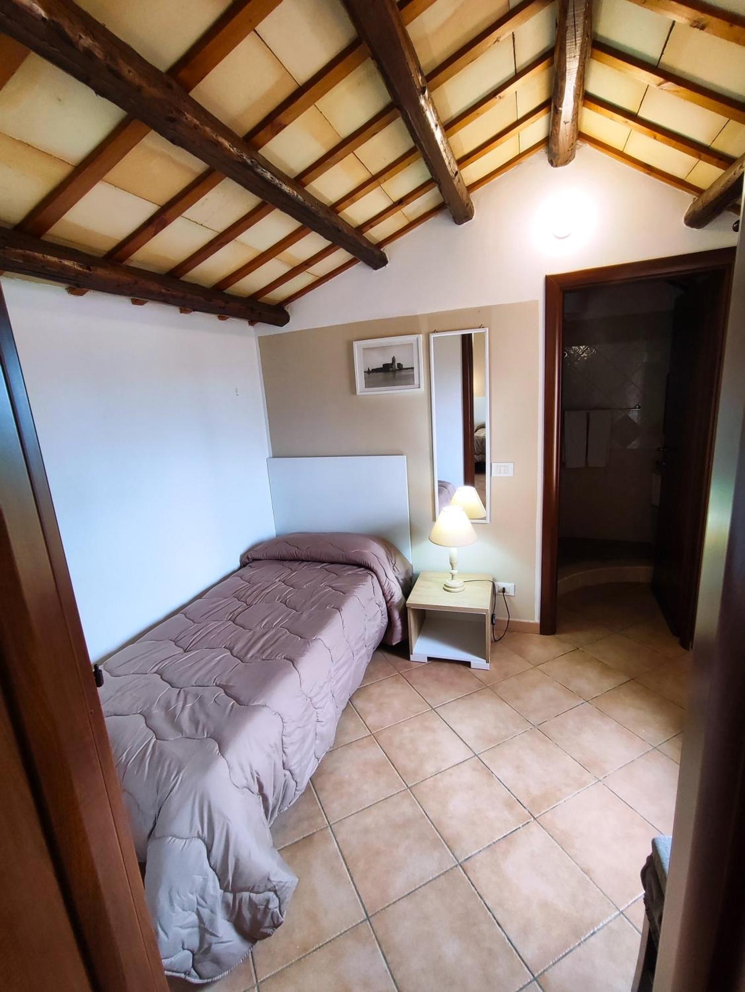 Bed and Breakfast Casolare Nelle Saline Торре-Нубия Экстерьер фото